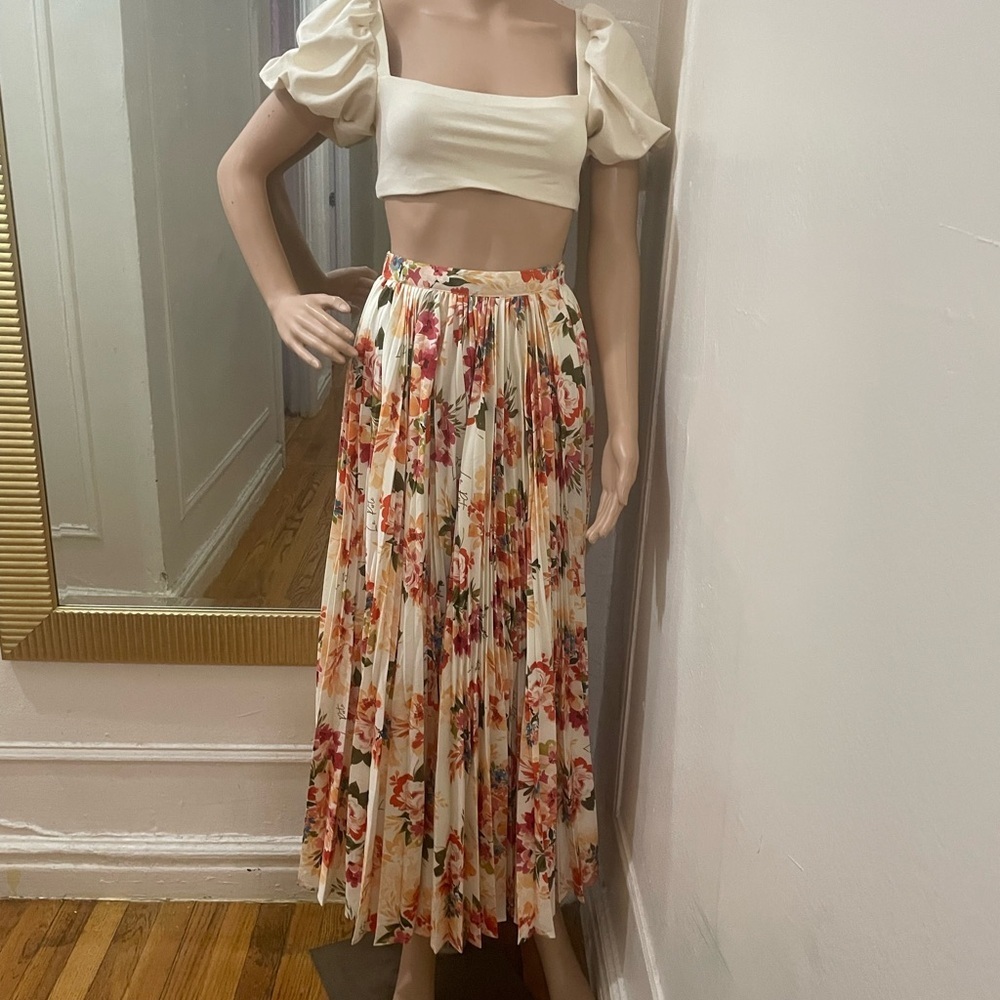 La Porte Floral Pleated Maxi Skirt in Cream and Coral - Picture 9 of 12